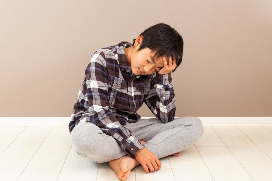 悩む子ども