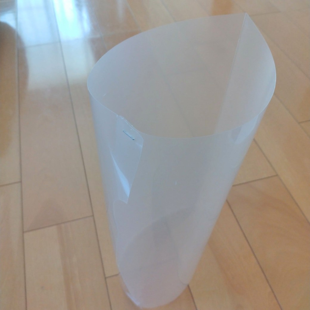 丸めたクリアファイル