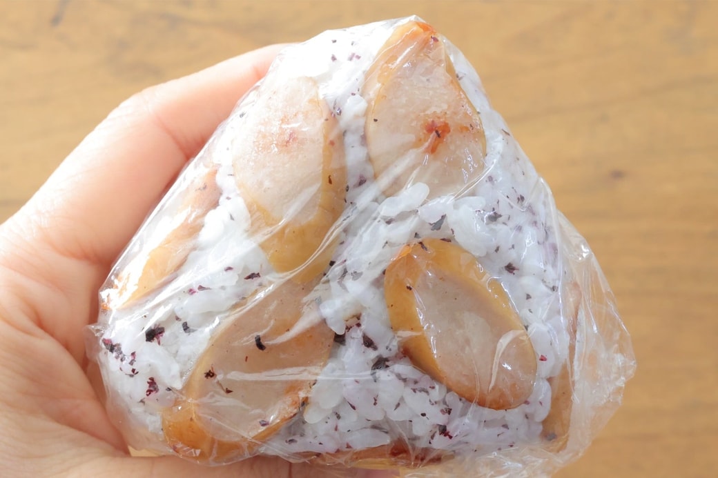 「ゆかりとウインナーのおにぎり」