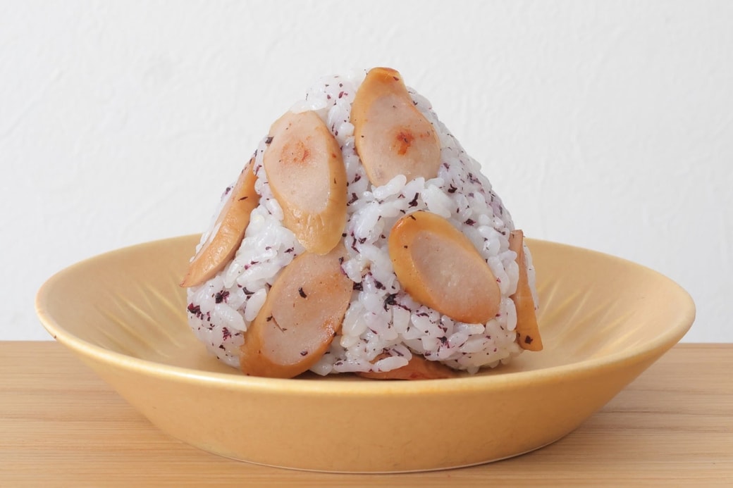 「ゆかりとウインナーのおにぎり」