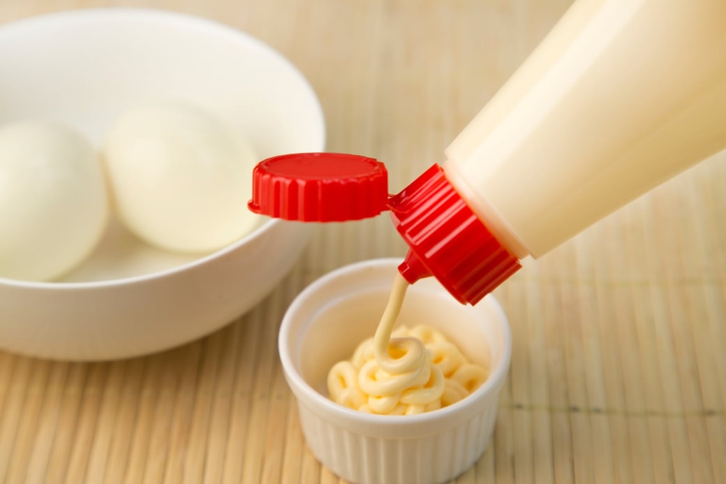 さば缶にマヨネーズを加える