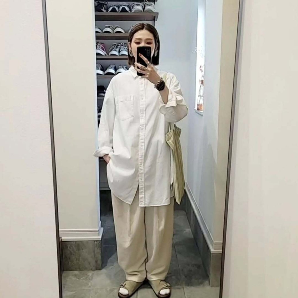 上下ともワイドシルエットでまとめることでおしゃれ度アップ！