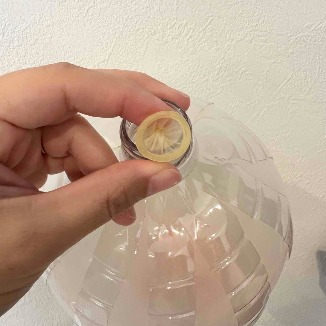 風船の口を結んだところ