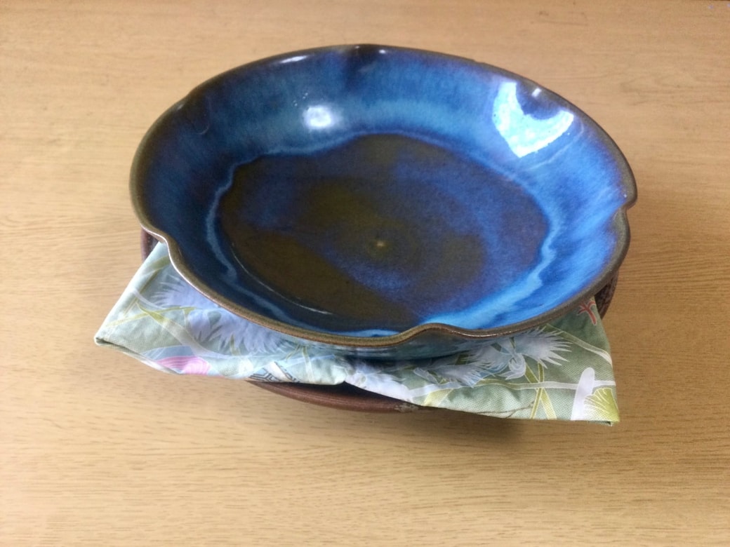 手ぬぐいをお皿に敷く