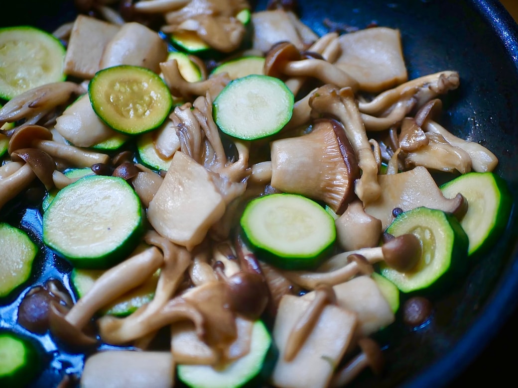 きのことズッキーニの和風炒め