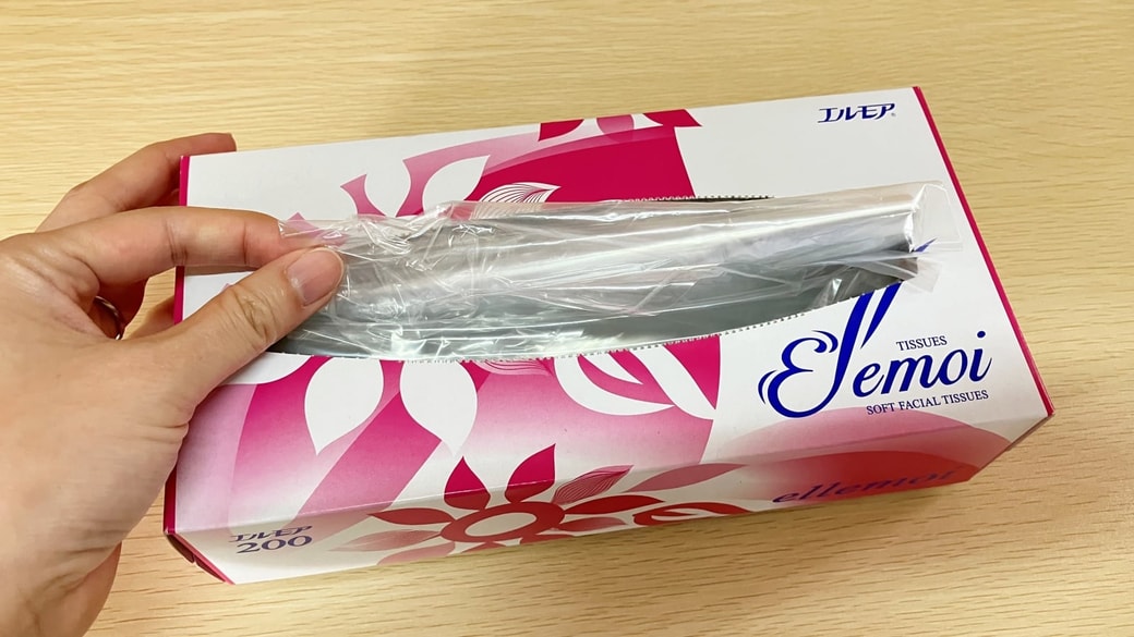 ポリ袋を入れたティッシュの空き箱