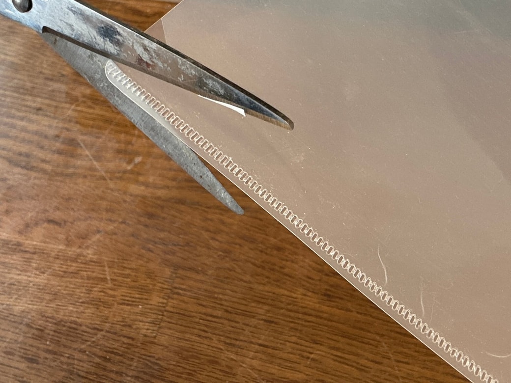 クリアファイルの端を切る