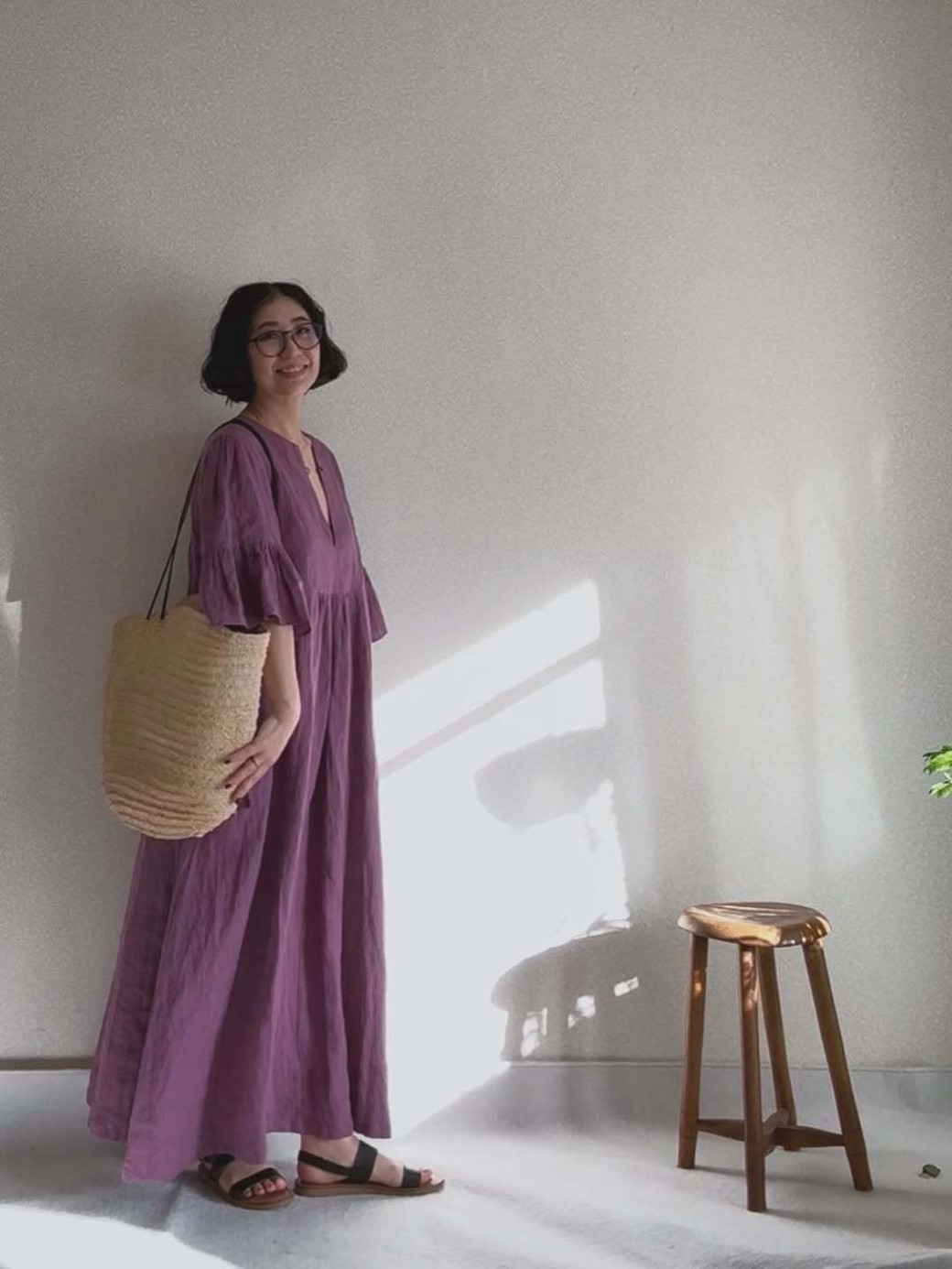 春から夏にかけて活躍するふんわりワンピで、ナチュラルな印象に。