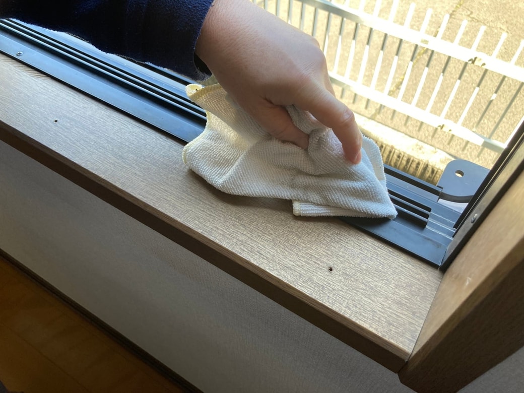 サッシ拭き掃除