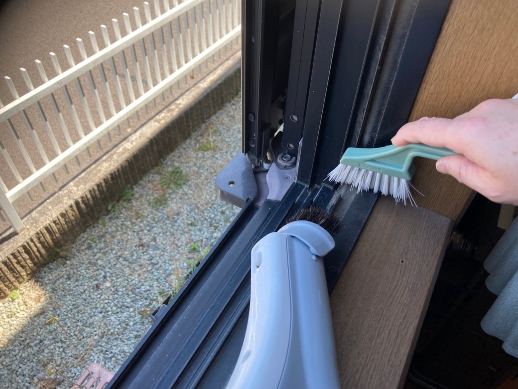 サッシホコリ取り