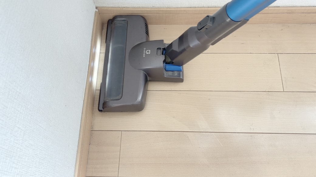 掃除機で吸い取る