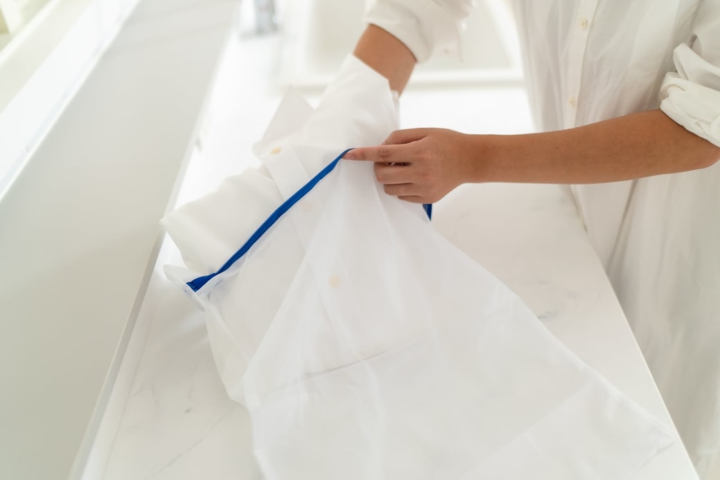 洗濯ネットに入れて洗濯機へ