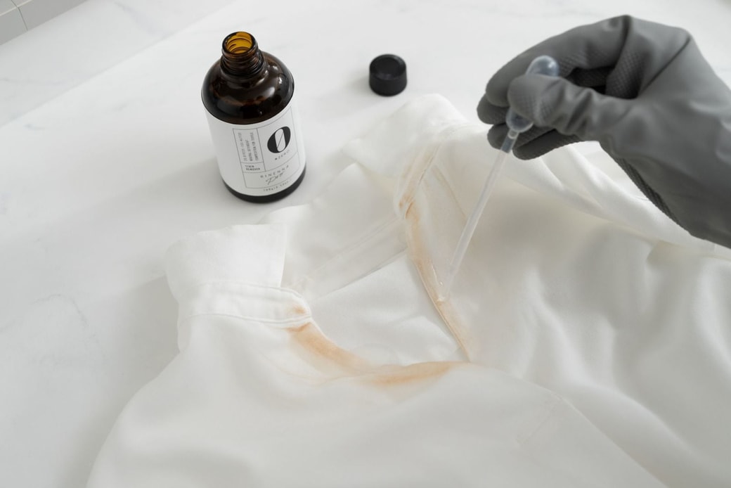 汚れに洗剤を塗布