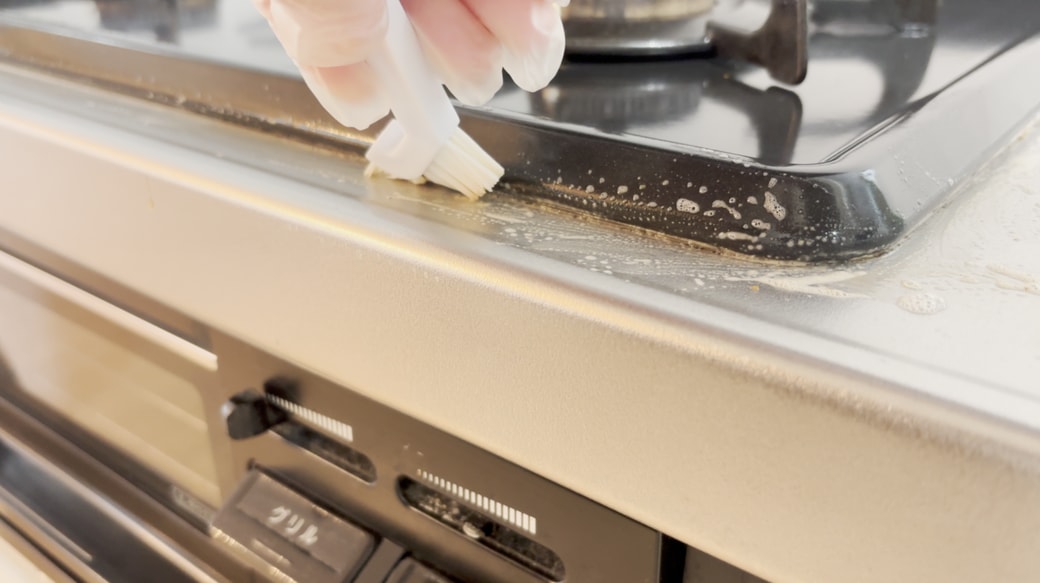 ブラシでやさしくこする