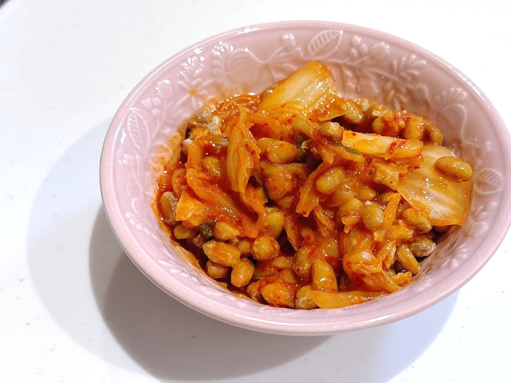 納豆にキムチをのせるだけなので手軽