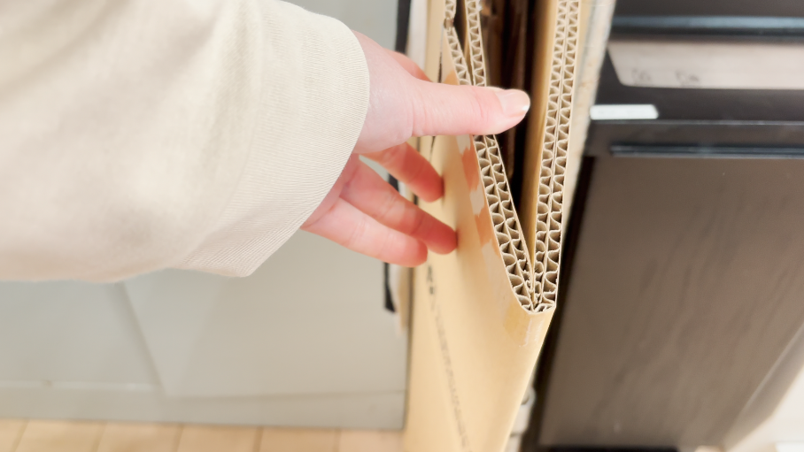 置きっぱなしの段ボール