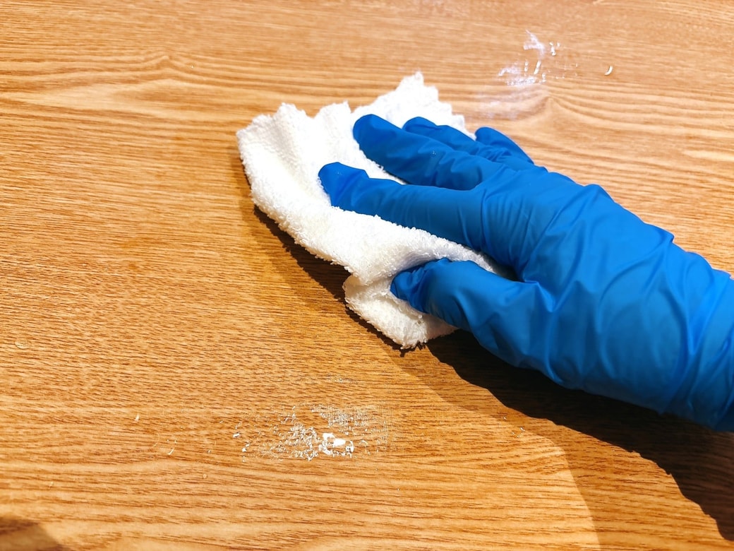 水拭きで仕上げる