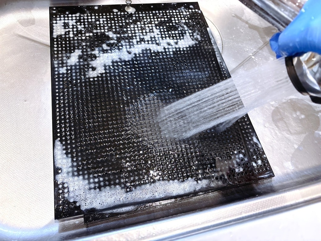 フィルターを水洗いする