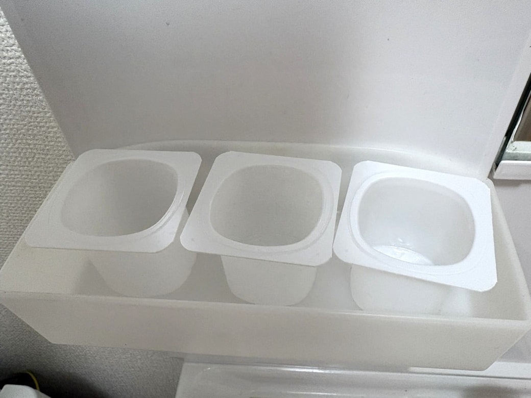 空き容器を並べた様子