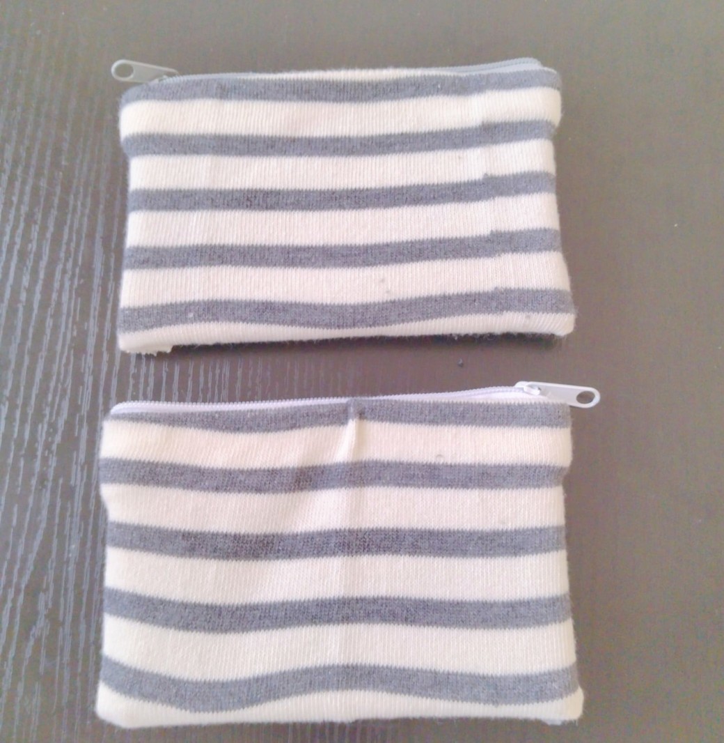 ケースに貼りつけた靴下