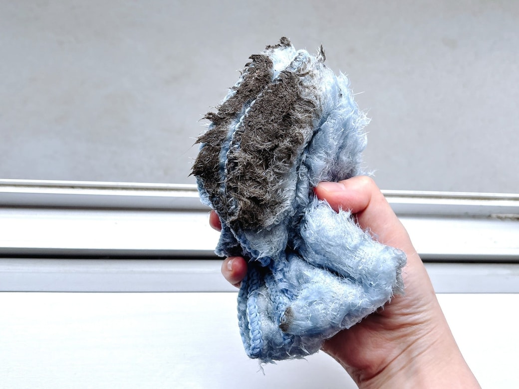 真っ黒に汚れたクロス