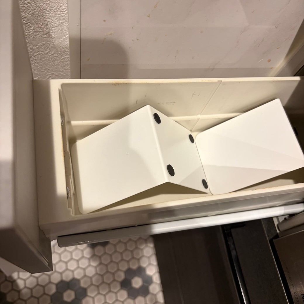 引き出しにブックエンドを置いたところ