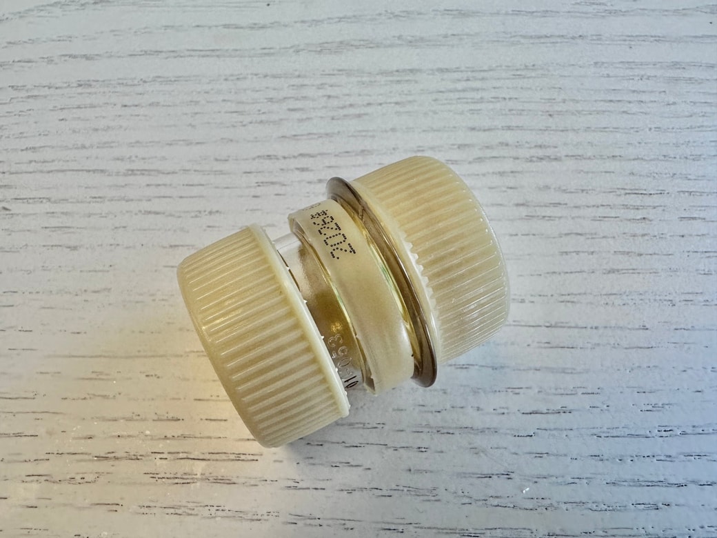 反対側にもフタをする