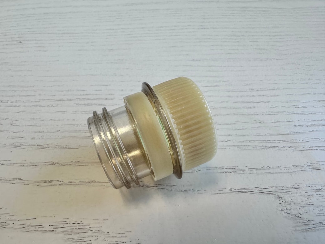 切り取った側にフタを被せる