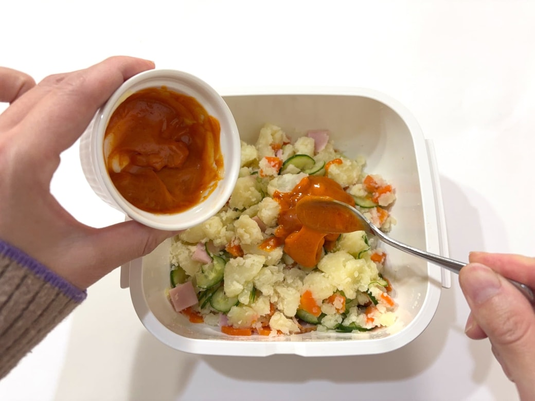 具材とコチュマヨをよく和える