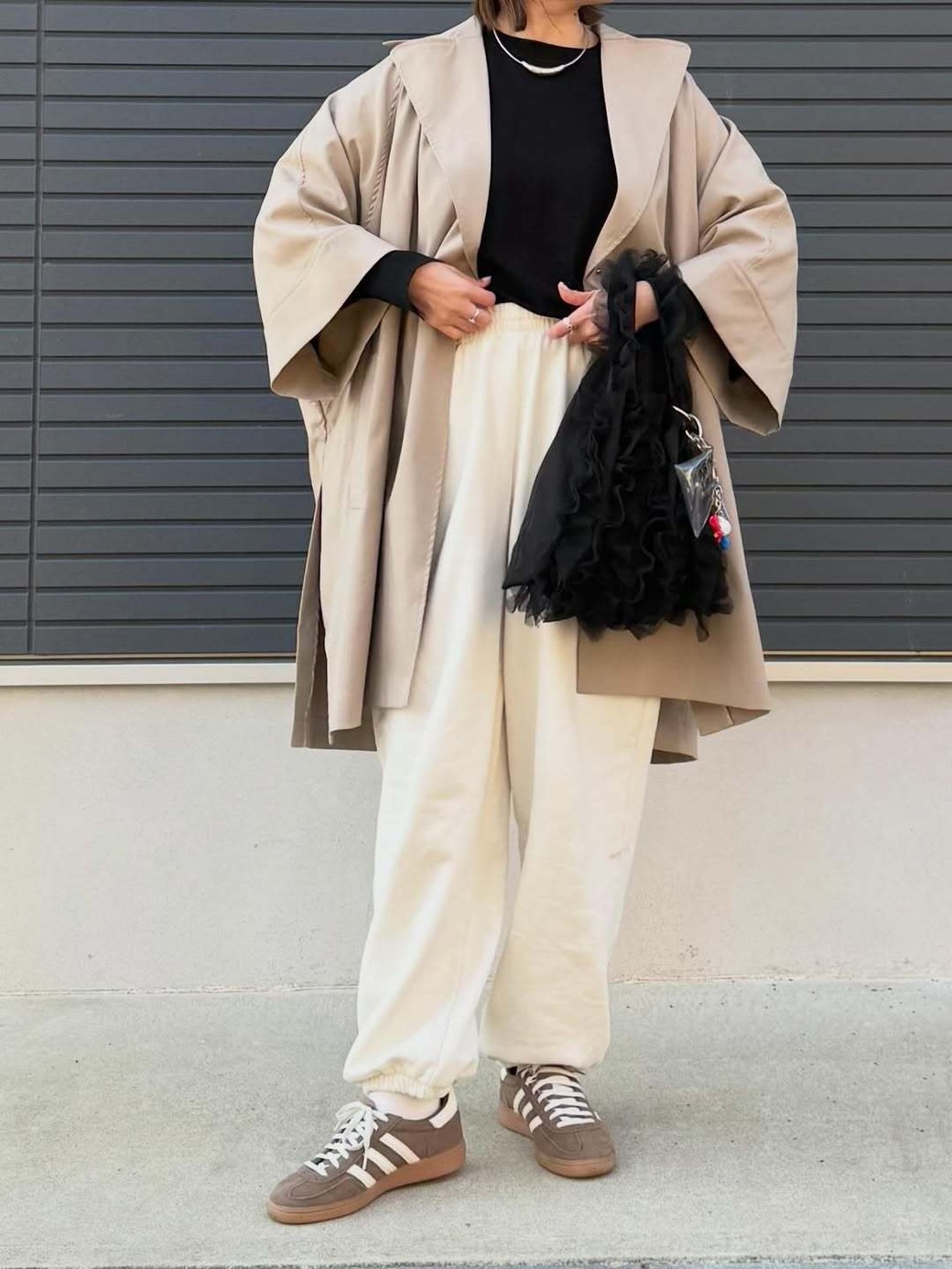 オーバーサイズのシルエットで今っぽく決まる。