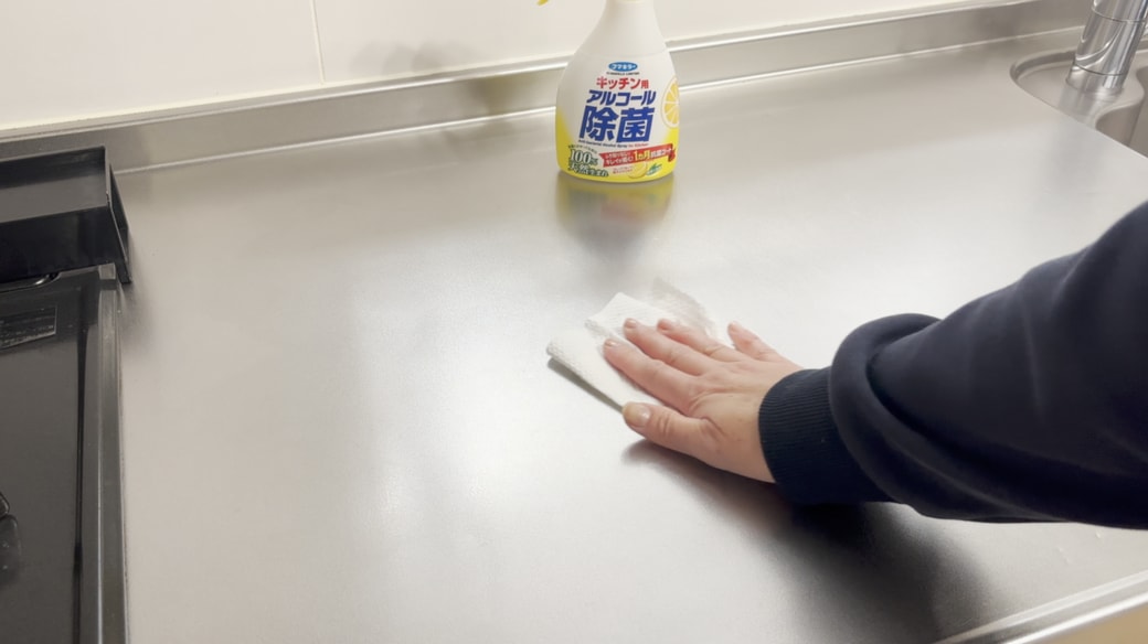 調理台を拭く