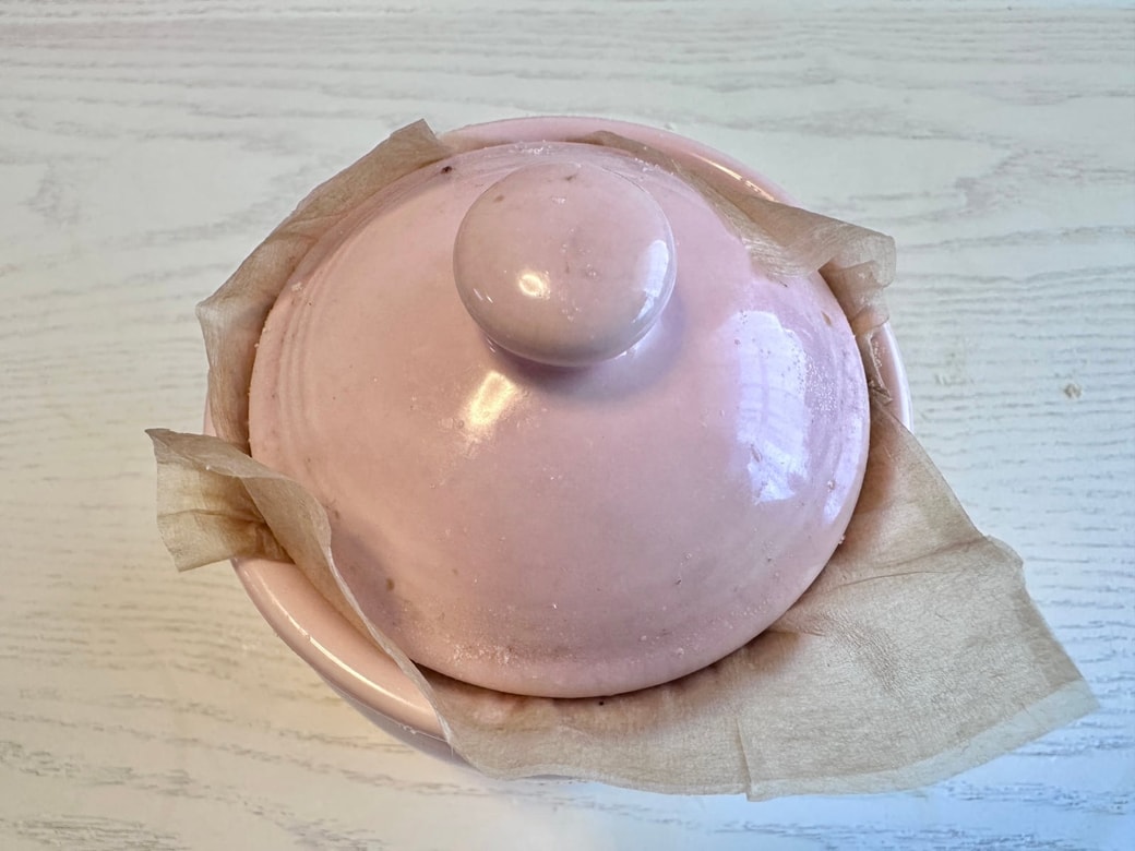 砂糖の入った容器