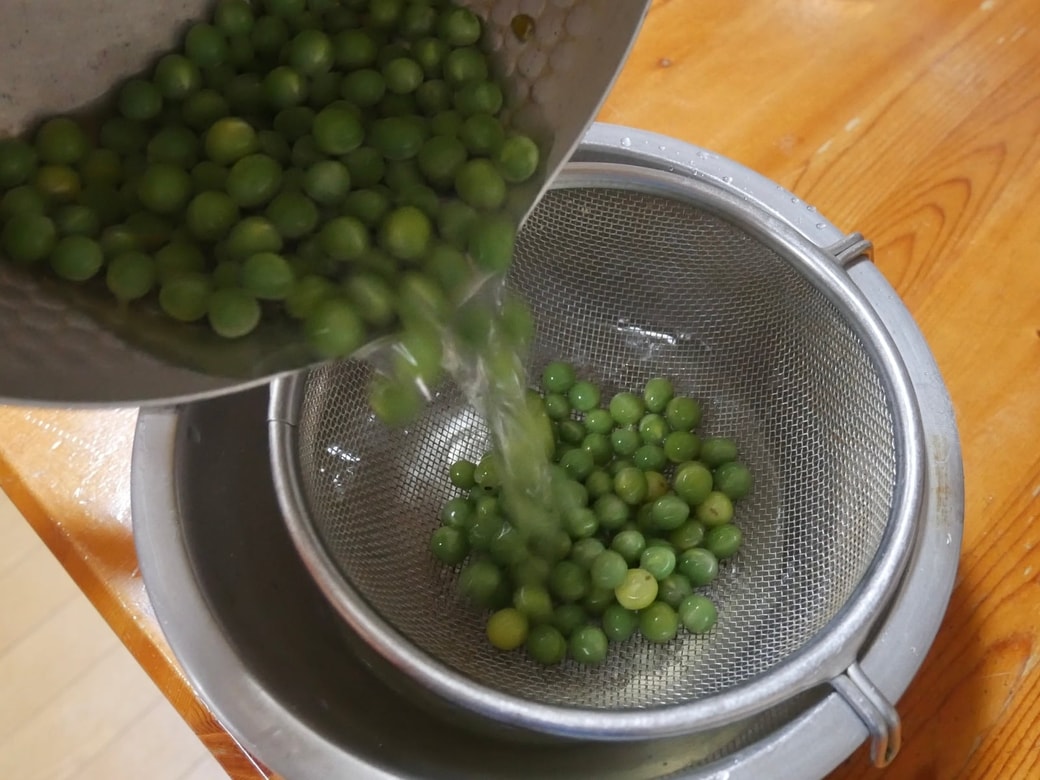 豆とゆで汁に分ける