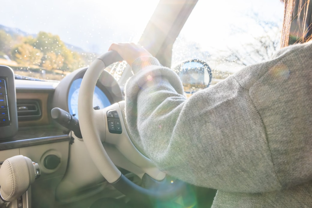 ドライブする女性