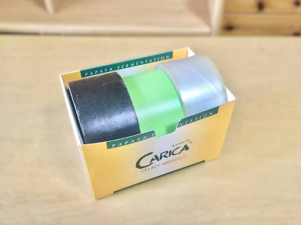 栄養ドリンクの箱にテープ類を収納