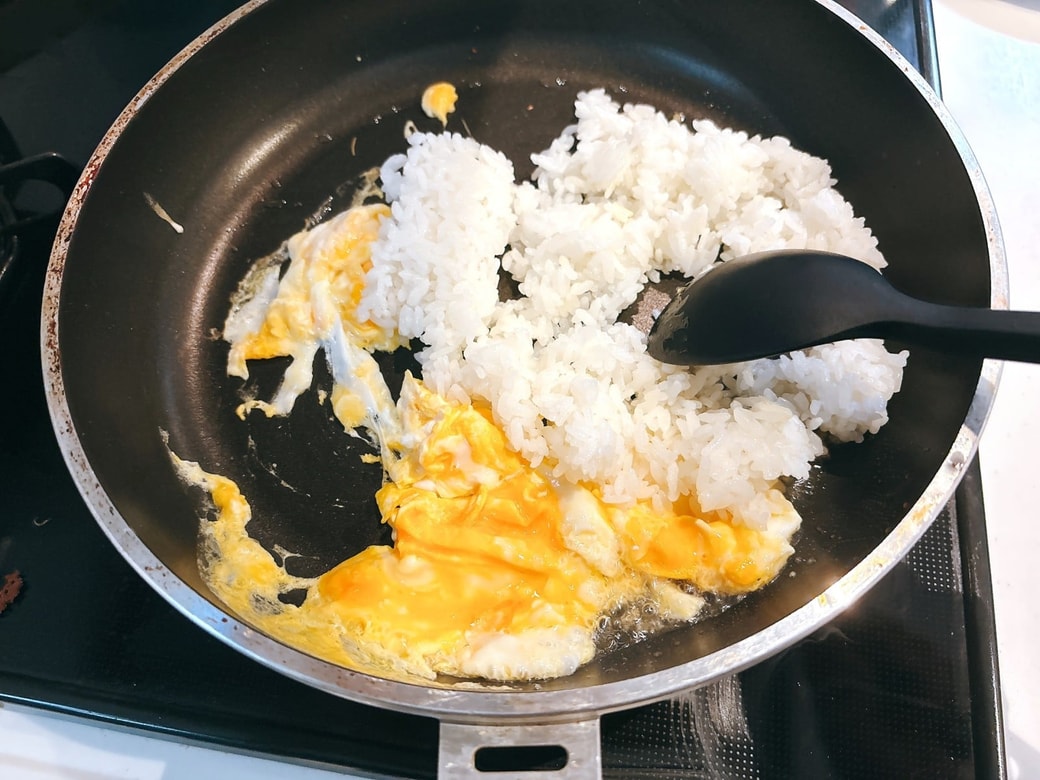 ごはんを入れる