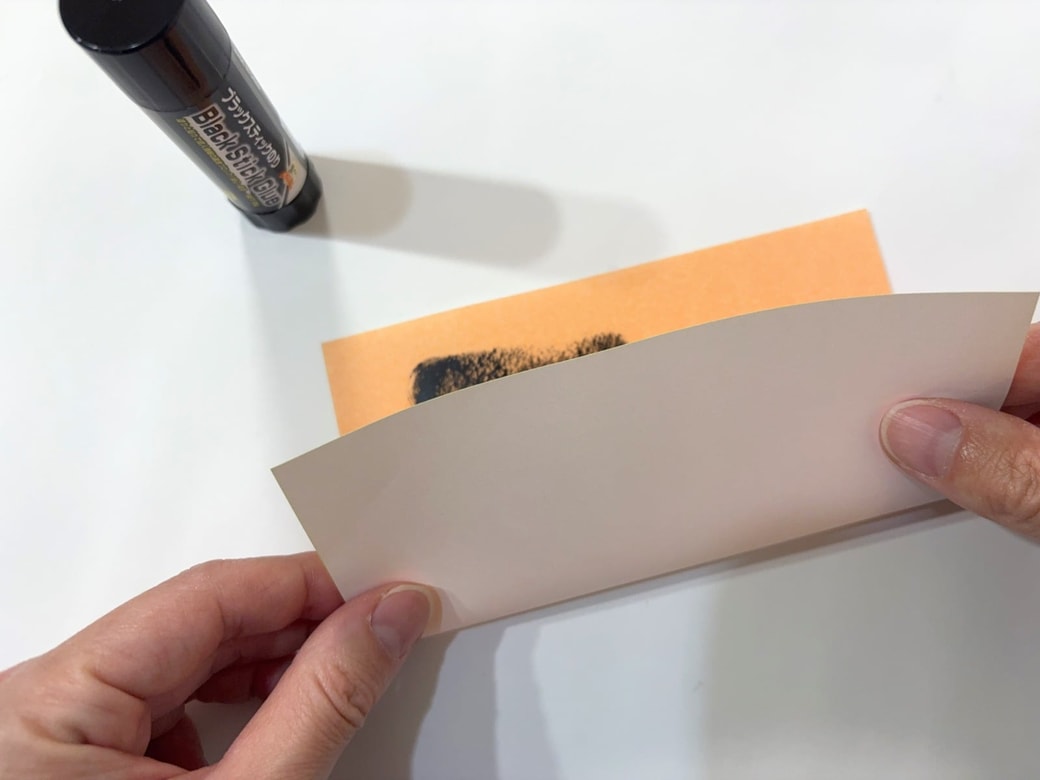 紙同士を貼り合わせる