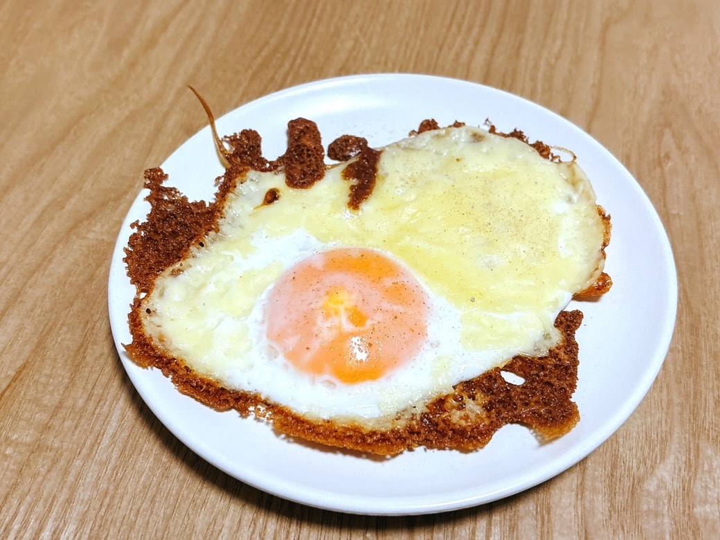 できあがったチーズ目玉焼き