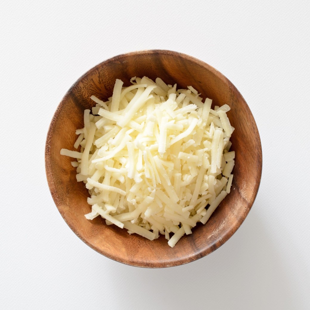 目玉焼きにかけるピザ用チーズ