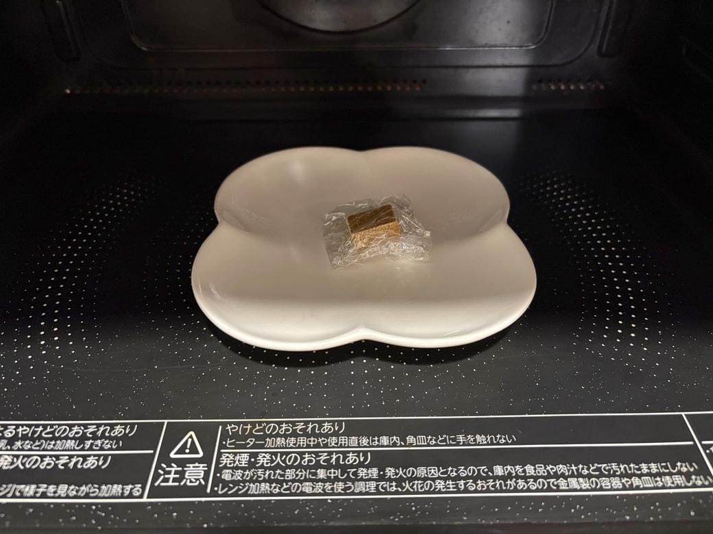 耐熱皿にのせて電子レンジ加熱する