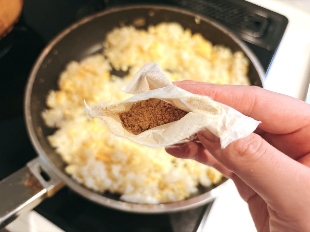 だしパックは中身を使う