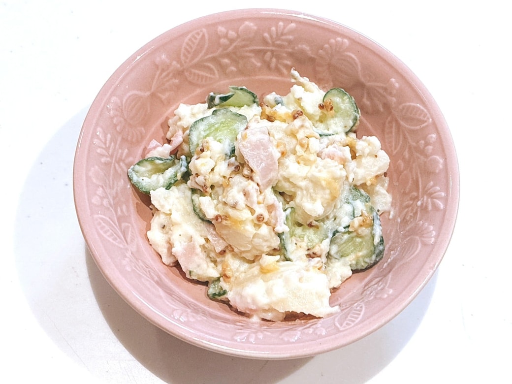 粒マスタードがなじむように混ぜたポテトサラダぜる