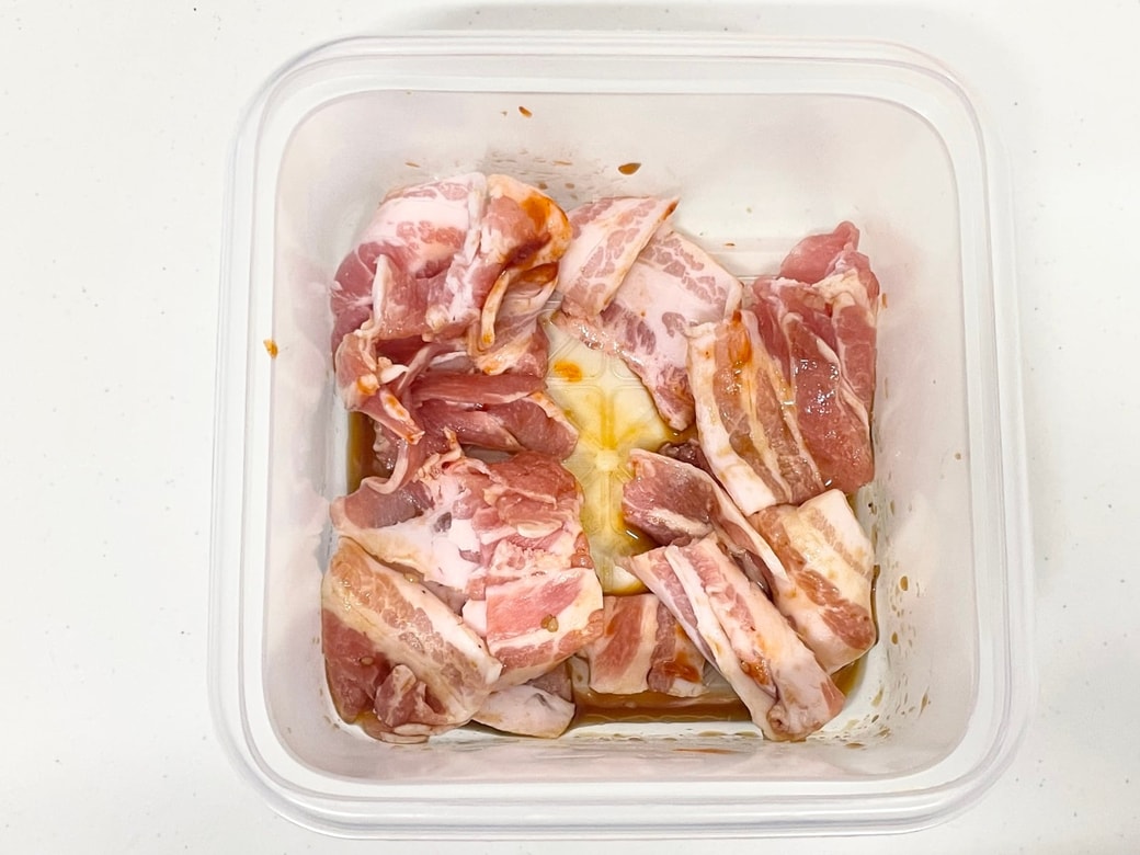 豚バラにんにくだれ丼