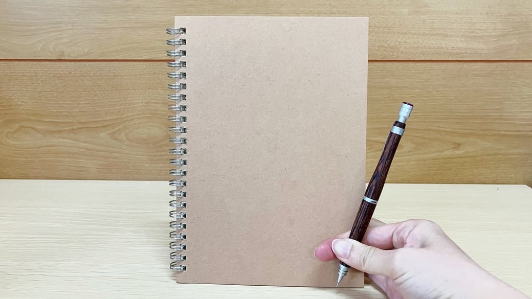 ノートとボールペン