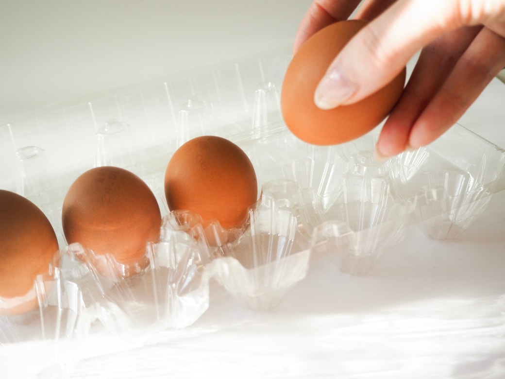 どん兵衛の天ぷらそばに卵を加える