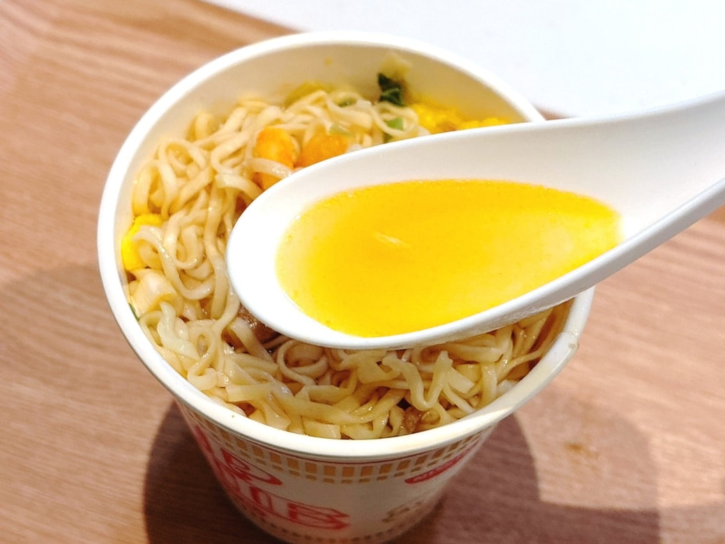 スープもサンラータン風の味わいに