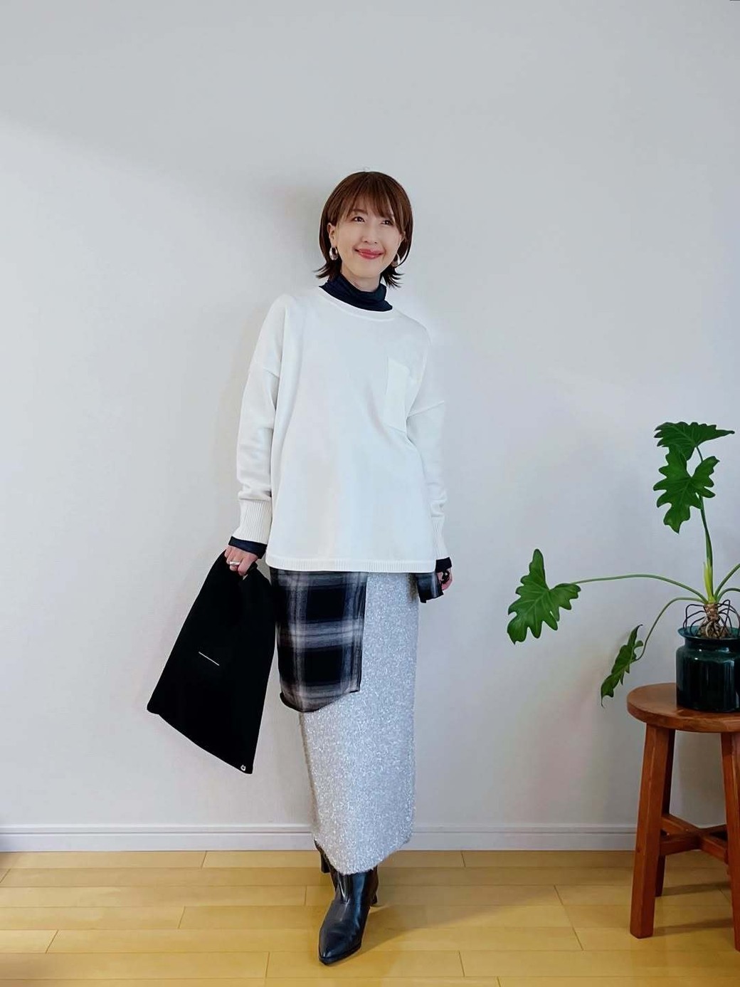 シンプルコーデにチェックシャツで味付けを。