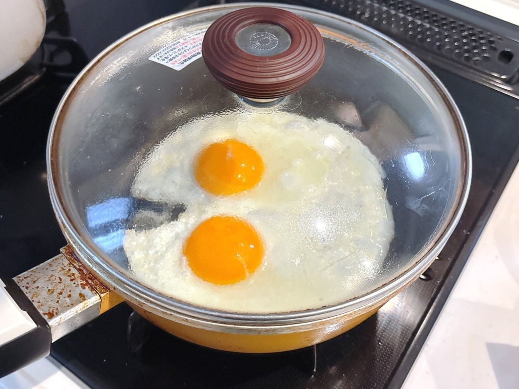 ふたをして焼き加減を調整する