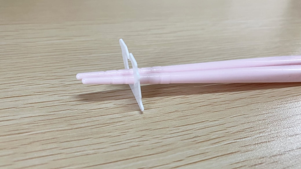 パンの留め具を箸置きに