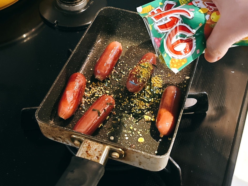 のりたまを振り入れる